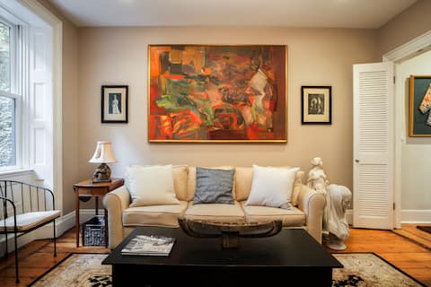 Popular Airbnb listing: Beacon Hill townhouse, 4 bedroom gem in Boston