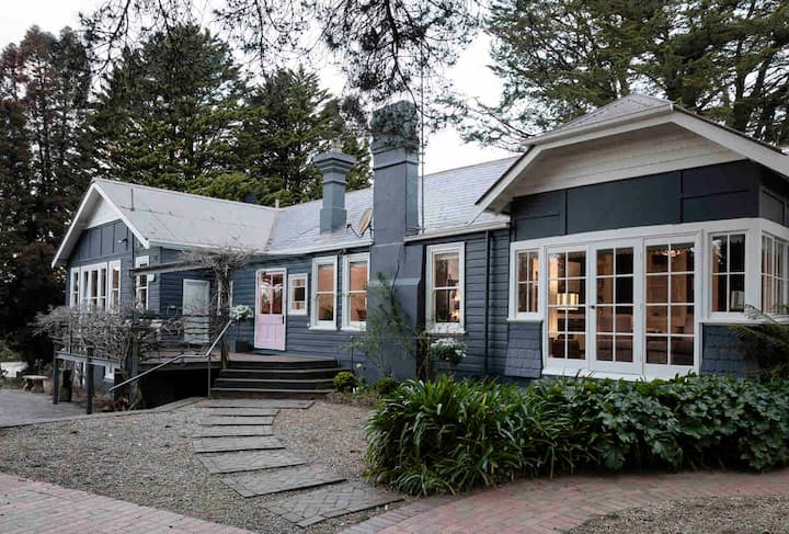 Historic luxury home with 7 bedrooms & 7 bathrooms