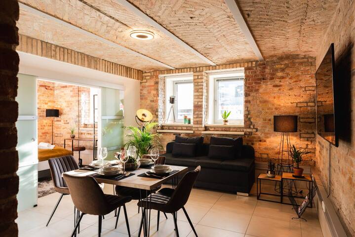 2 Downtown Apts, 152sqm, 4BR, 5min Main Station gallery image 4