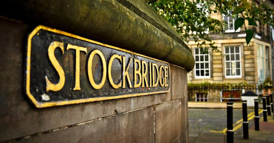 Beautiful flat in vibrant Stockbridge (sleeps 6) gallery image 2