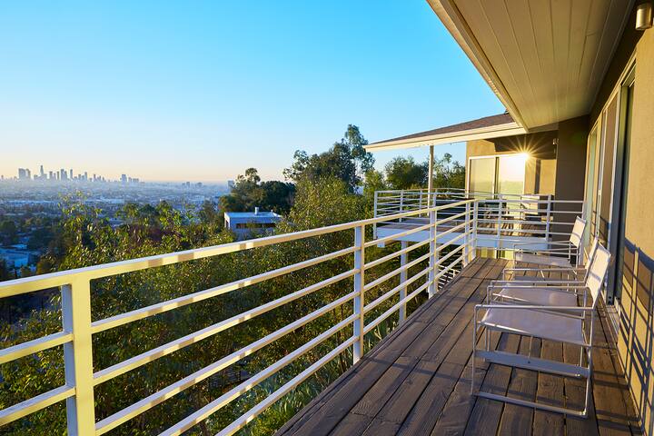 Modern Hollywood Hills Celebrity Hideaway gallery image 4
