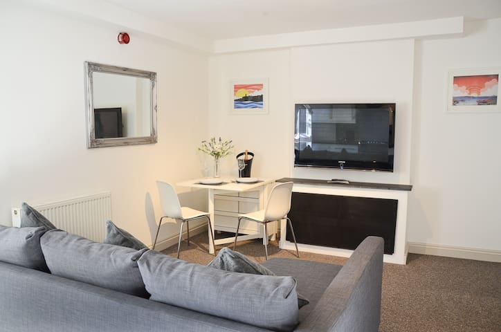Modern 1 bedroom apartment close to Penzance town
