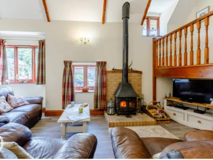 Ash Cottage, 2 Bedroom Barn Conversion - Somerset