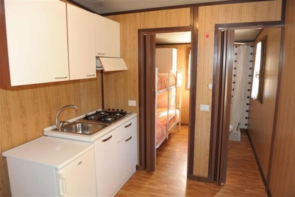 Angolo cottura cameretta doppia e bagno