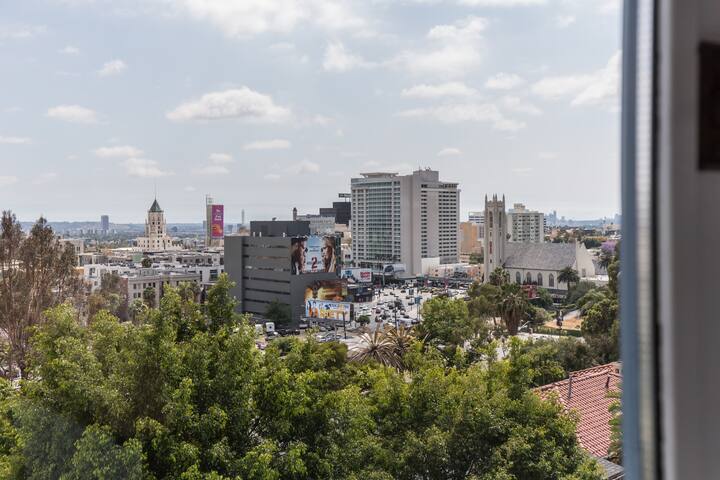 HOLLYWOOD HOUSE – Epic VIEWS – Private in HILLS gallery image 4