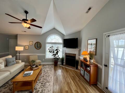 Charming Townhome 3  Min to Campbell (No Stairs!)