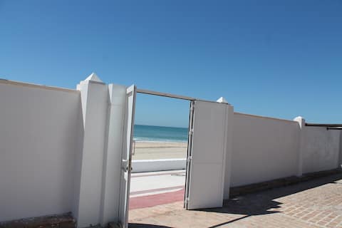 SOUTH Apartment. Beachfront.