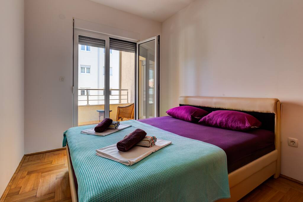 Bedroom can offer you comfortable queen size bed for your good nights' sleep.