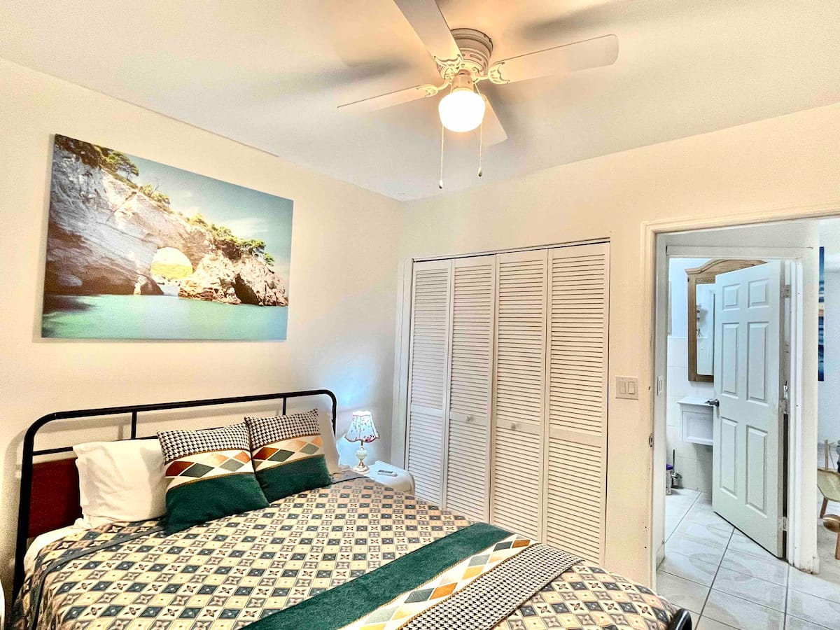 Cozy 2-bedroom Apartment in Venetian Road