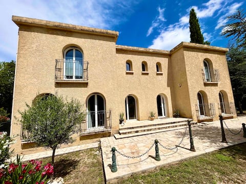 Air-conditioned mansion of 200 M² at the foot of Ventoux