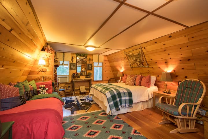 Unique Log Cabin for Two in Idyllwild, CA - Cabins for ...