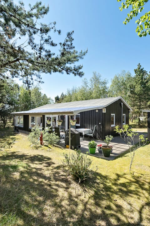 Idyllic Pony view, close to water/beach (500 m)