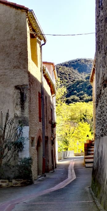 Road leading to the communal areas in Rigarda