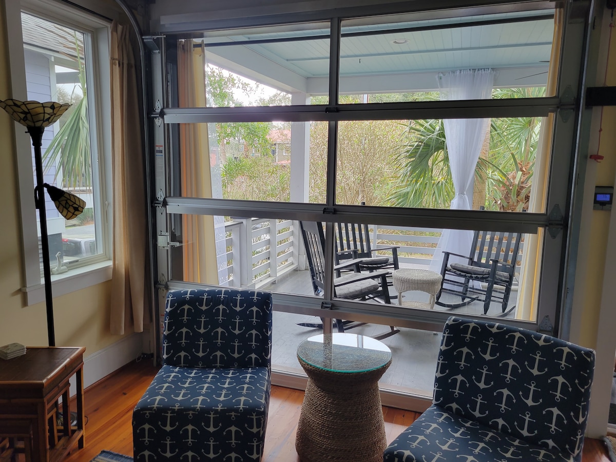 Top Airbnb: Exquisite 3bdrm/3bath Folly Beach home; near beach in Folly Beach