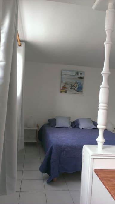 Chambre avec lit double