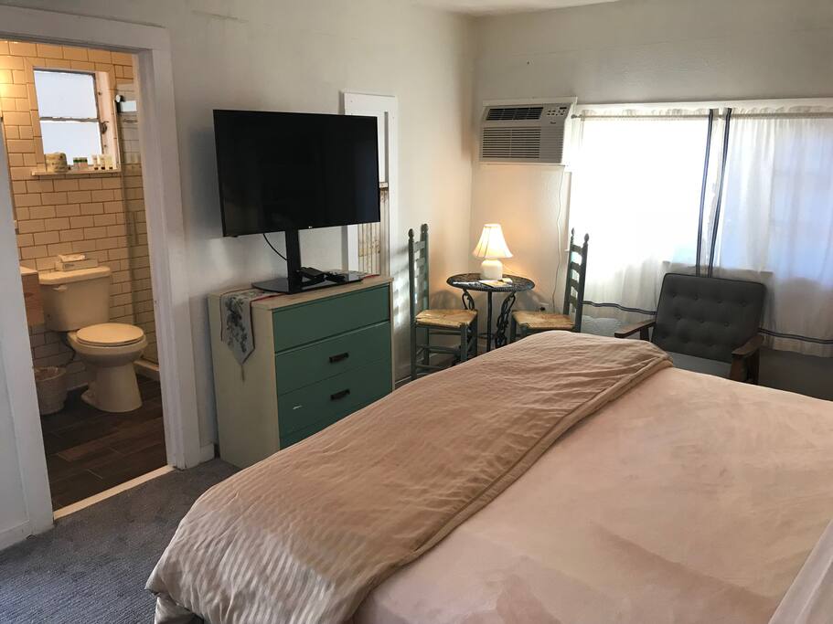 This historic cabin has been newly-renovated, included a complete bathroom renovation.