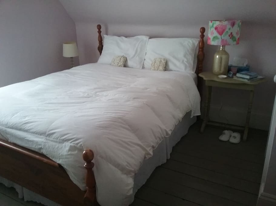 Queen size bed with cotton sheets and a down filled duvet