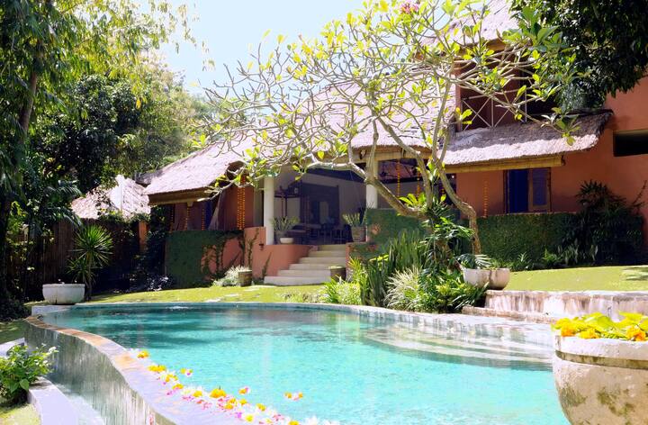 Villa Bella - Calm Bohemian Luxury - 3 BR W Pool