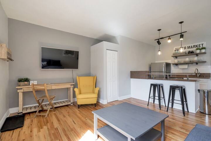 Maple 1 Block to SOBO dining bars entertainment