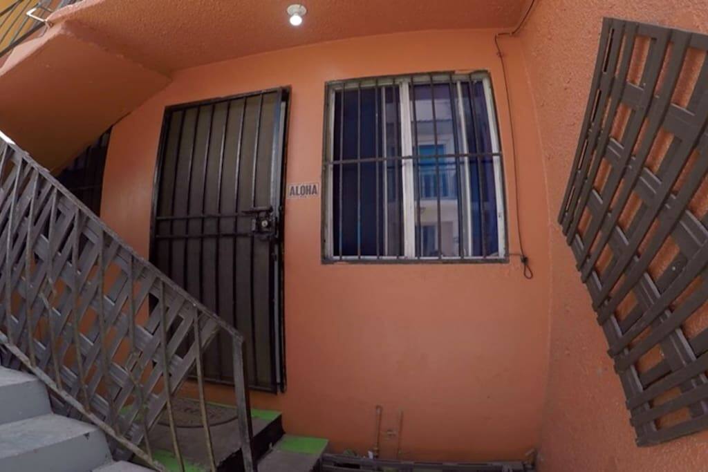 1st floor apartment, 50 steps from door to beach cliff.