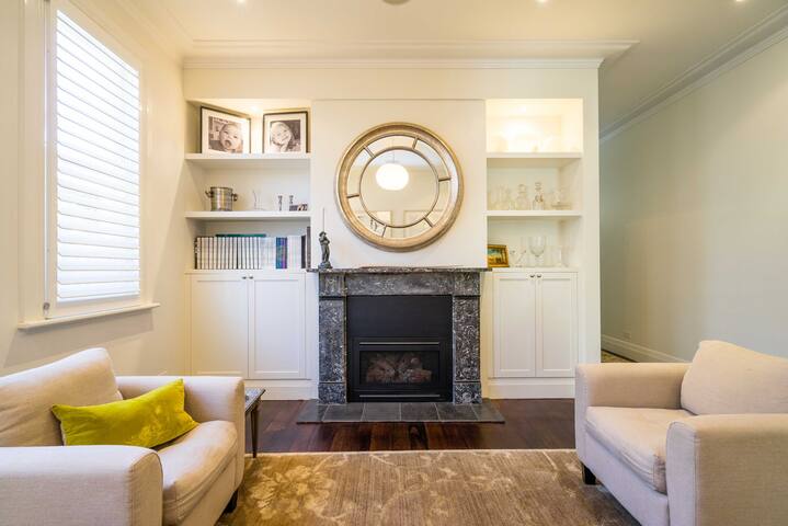 Lounge by the Pool at a Luxury Sydney Home gallery image 3