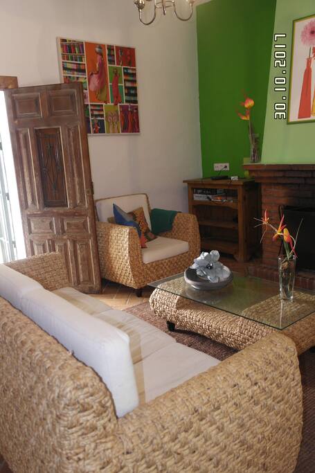 salón con chimenea