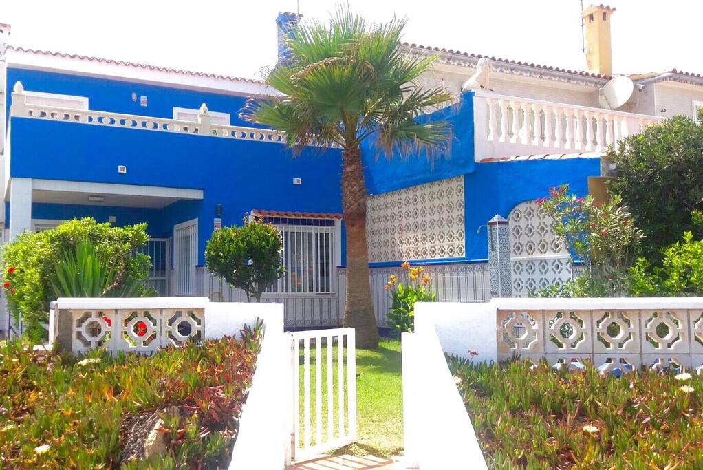 entrada a la casa desde la playa