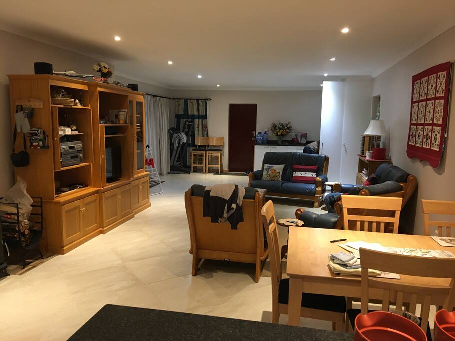 Lounge / entertainment area