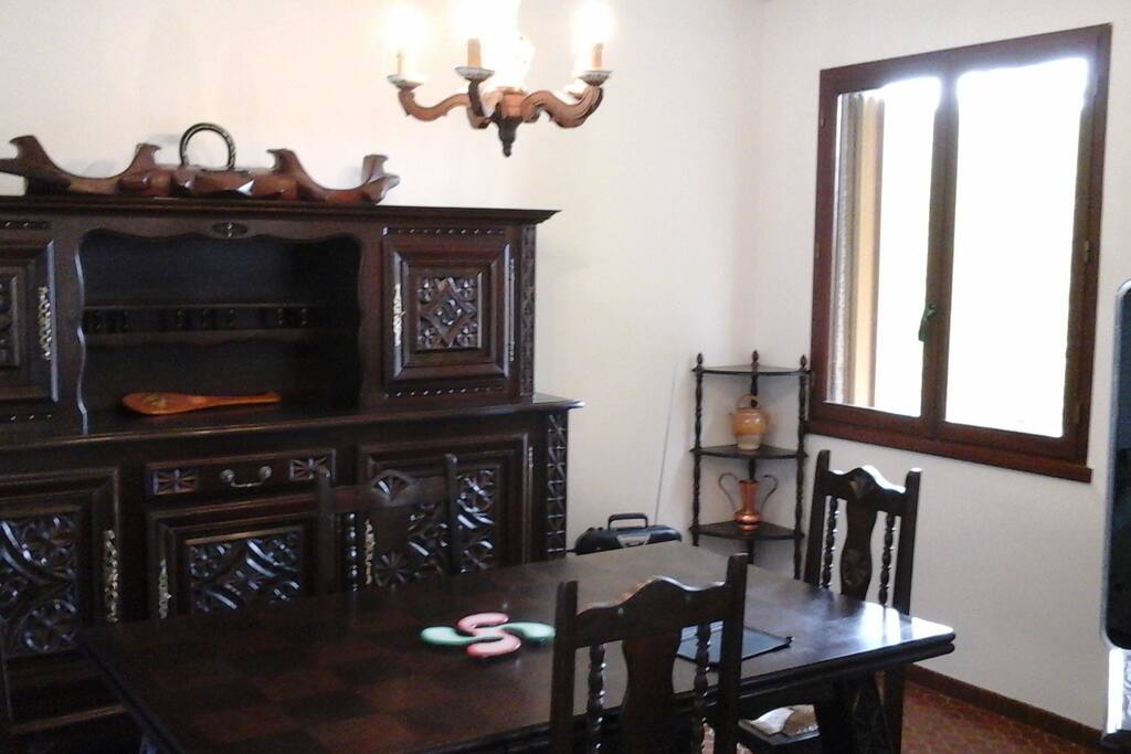 Salle à manger que nous avons souhaité authentique du pays basque