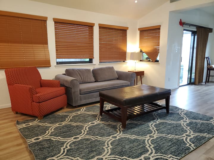 Modern Home Up To 10 People 3 Bathrooms - Austin, TX