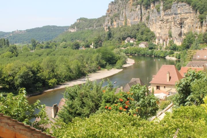 Superbe Maison Troglodyte A La Roque Gageac Caves For Rent In La Roque Gageac Nouvelle Aquitaine France