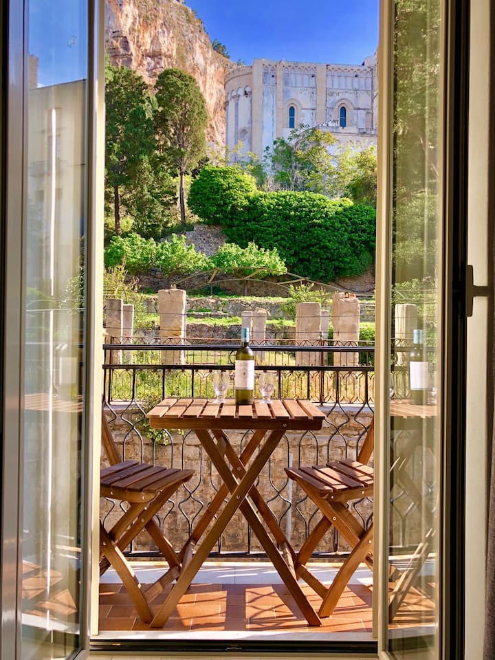 Casa "Porta Giudecca" Apartments for Rent in Cefalù, Sicilia, Italy