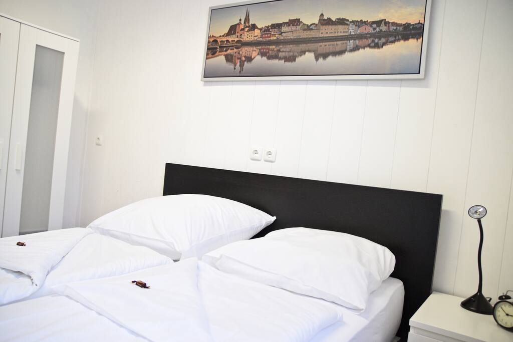 Schlafzimmer 1
