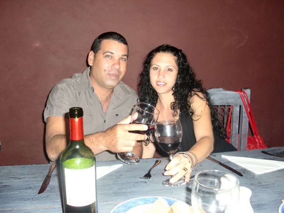 ANFITRIONES!