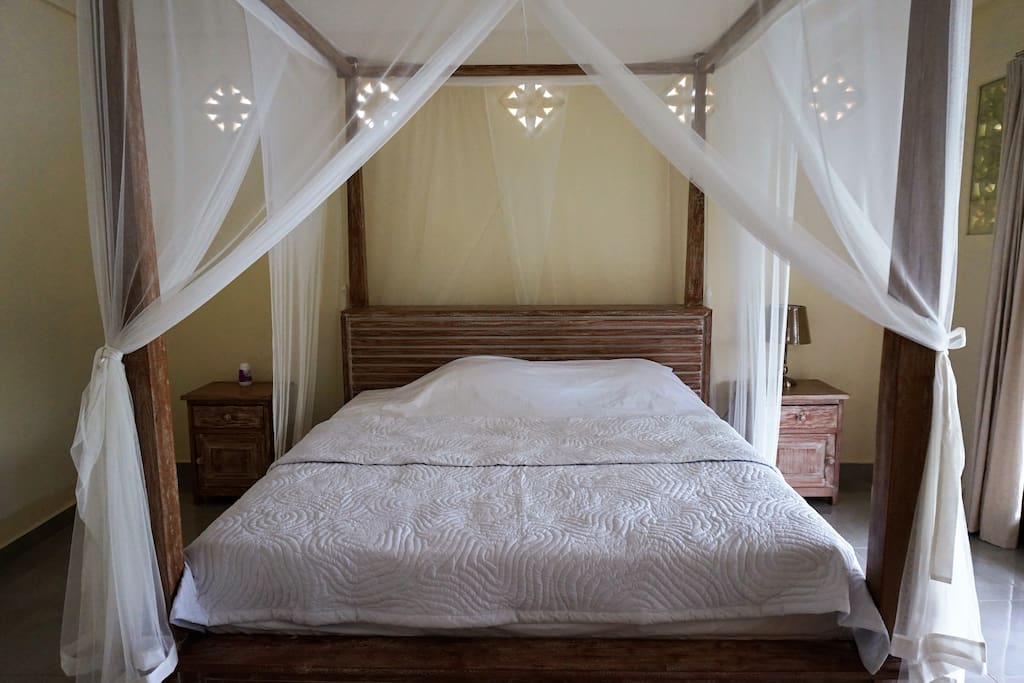 Comfy four poster
king size bed with mosquito nets