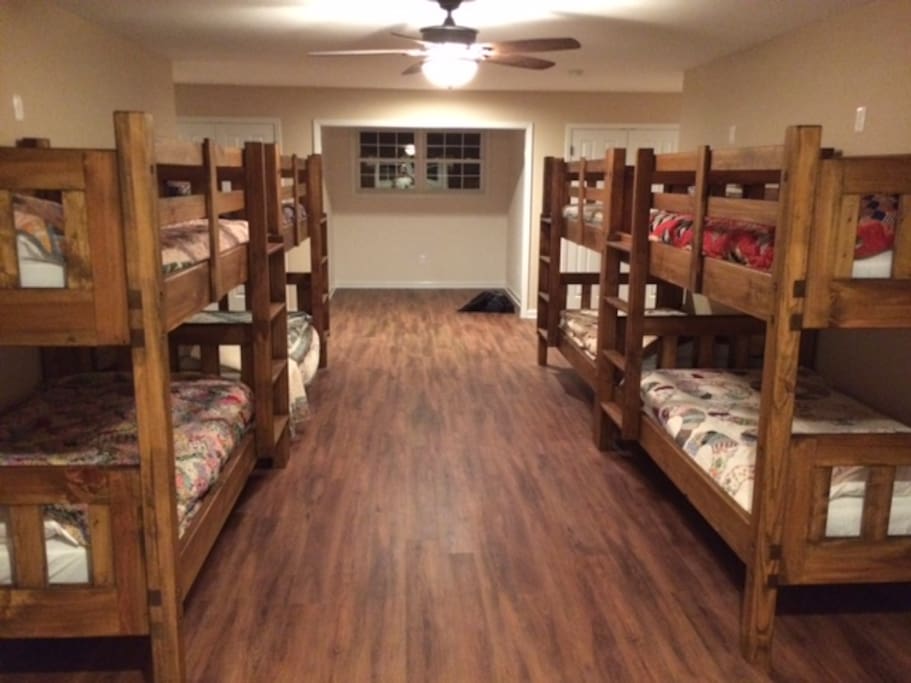 bunk room w 4 bunk beds