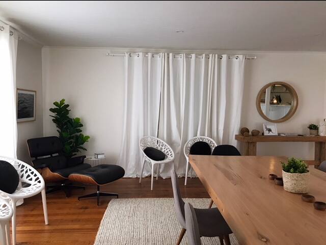 Oceanfront Coastal Retreat East Coast Tasmania gallery image 5