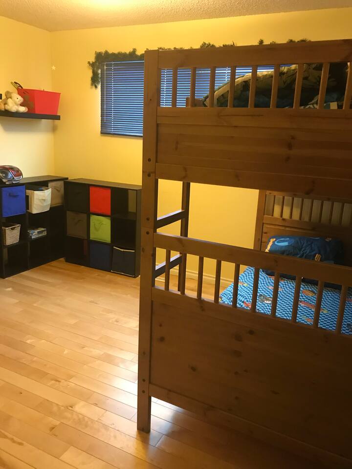 Детска стая / двуетажни легла