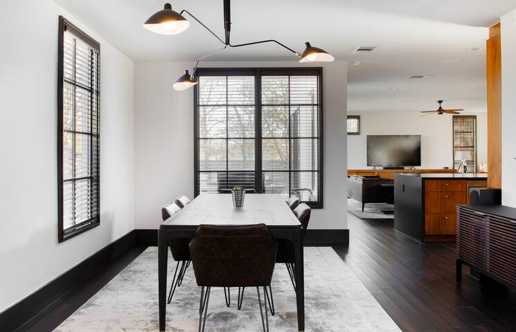 Gorgeous Modern Home in East Austin! gallery image 4