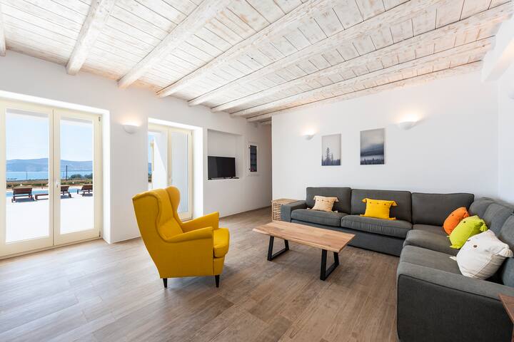 Zorbas’ Seaview Villa 2 gallery image 3