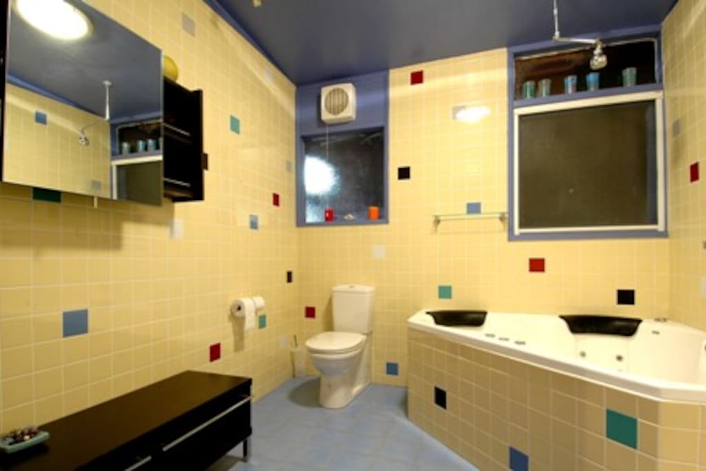 Guest bathroom with spa bath
