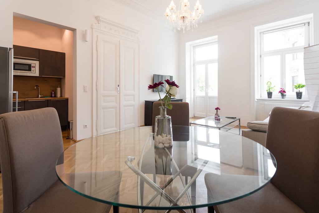 Living Room/Open Kitchen