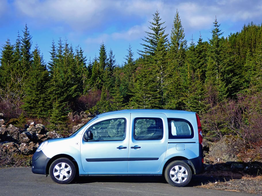 5 Person manual transmission, mini camper with a sleeping system and a full kitchen.