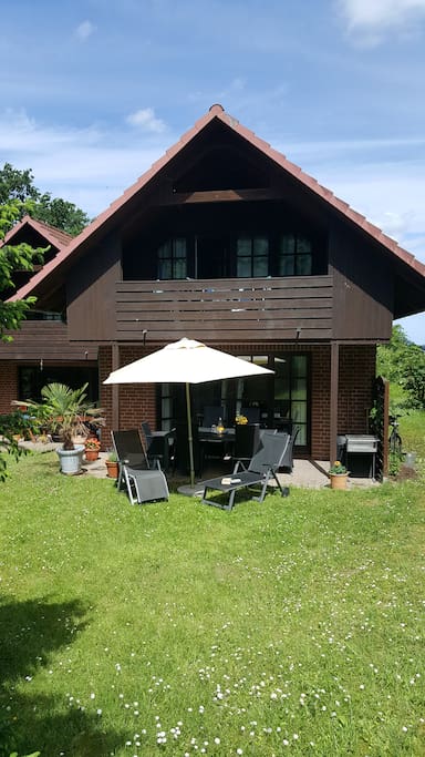 Terrasse, Loggia und Wiese