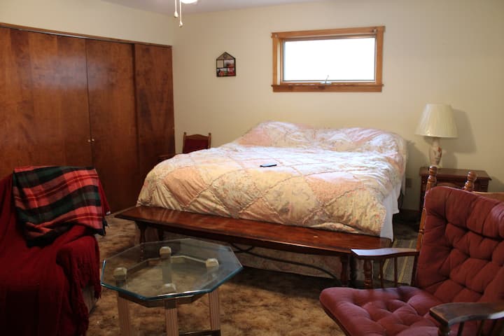 Cole's Lake House-Privacy and/or adventure awaits!