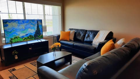 Elegant 3-Bedroom Home w/a Relaxing King Suite