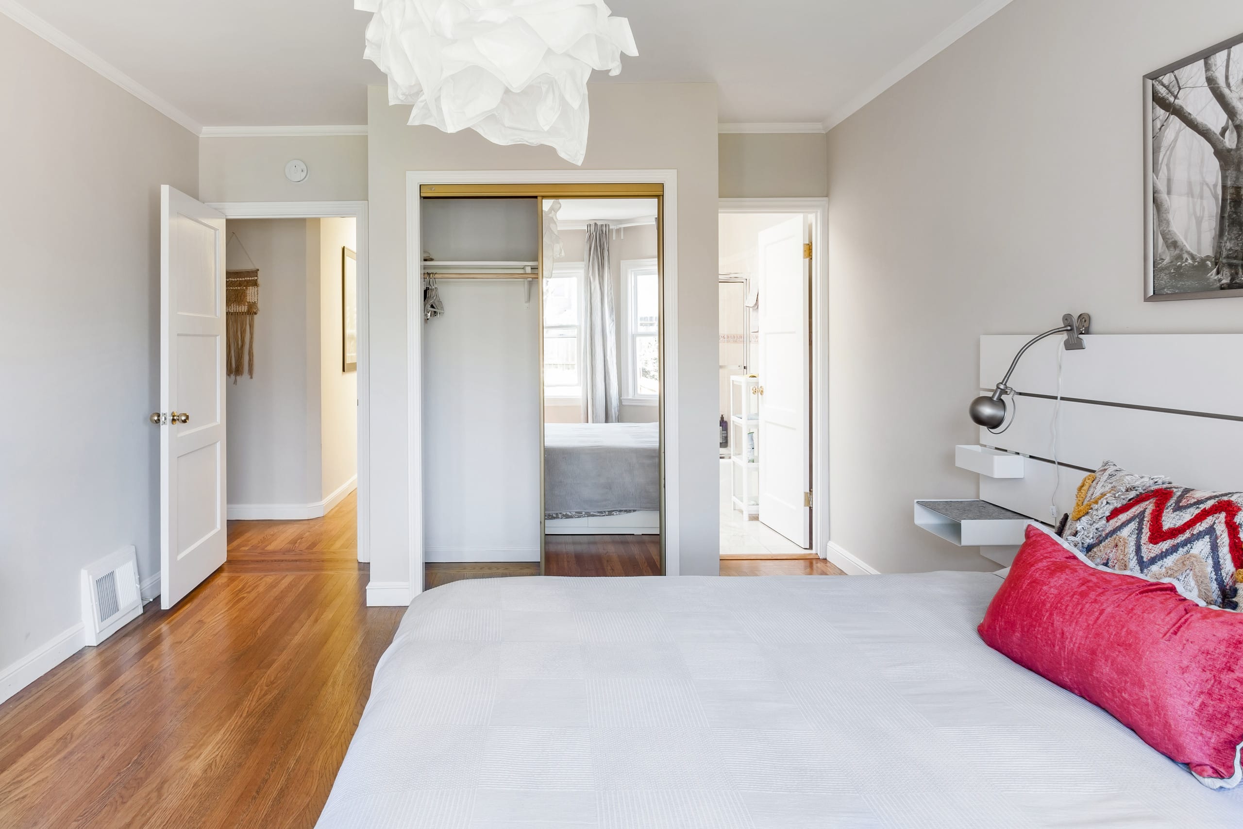 Home in San Francisco · ★4.84 · 3 bedrooms · 4 beds · 2.5 baths - Image 23