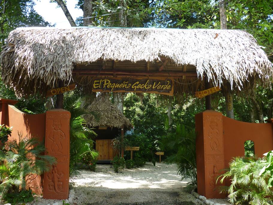 Entrance of Pequeño Gecko Verde