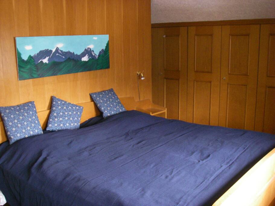 Das Elternschlafzimmer im Dachgeschoss