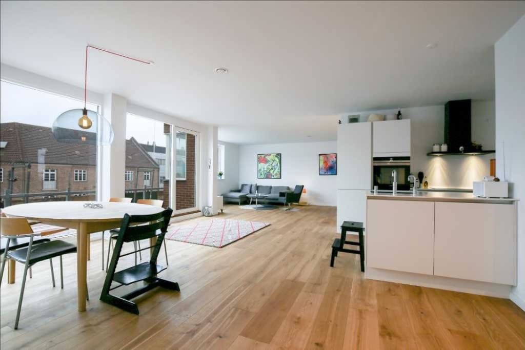 A total of 145 m2 penthouse from 2016 placed in one of the central streets of Copenhagen only four kilometres from the centre. Kitchen, dining and resting area is gathered in one big and light room. Two bedrooms: one for children between 2 and 12 years and a master bedroom for two adults. Alternatively the flat can house three -four adults. An extra bed can be made of the couch if necesary for the fourth. It's ok to bring an infant in own travelbed. Upstairs there is an extra livingroom. Extravagant wooden floors, a lovely bathroom and a huge west-turned balcony to enjoy the sun and dine. Another east-turned balcony is ajoined to the master bedroom. The building has elevator to the 4.th. floor - penthouse is on 5th. Shopping facilities all around you in walking distance. The area is very safe - lots of academics who love the city live in this area. Buses and trains are available from 50 -300 metres walking distance. This penthouse is new and exclusively for travelers who want the best.